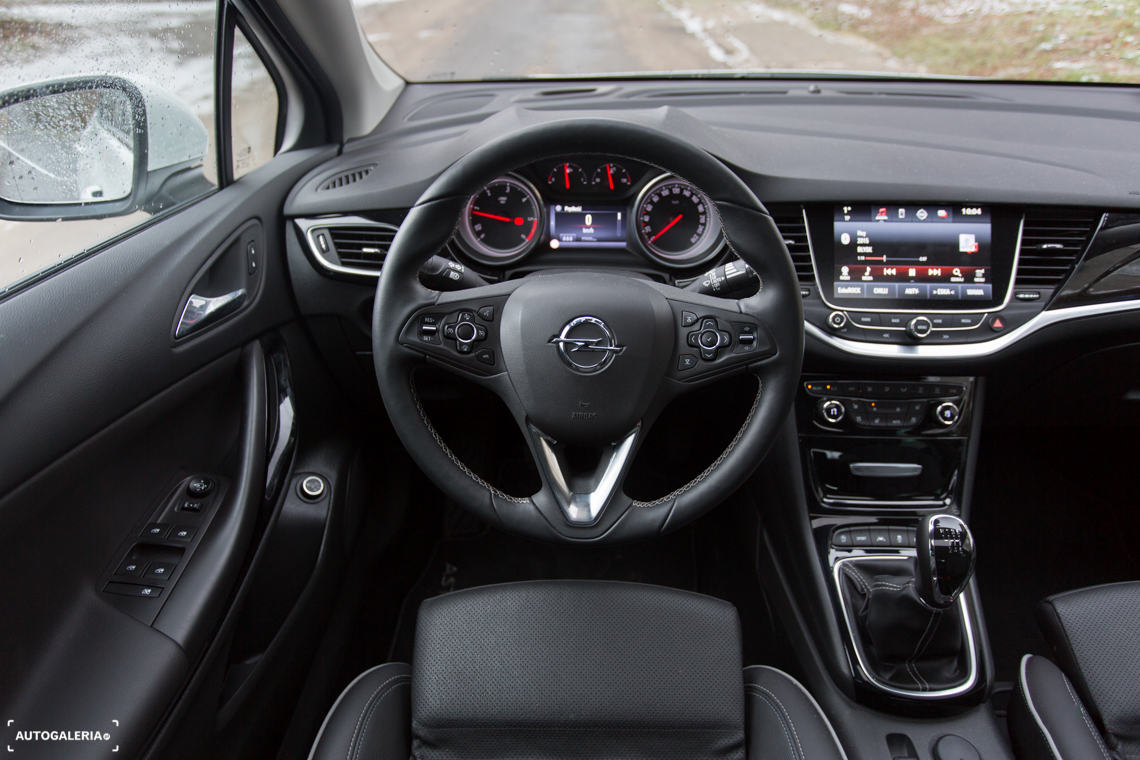 Opel Astra 1.6 BITURBO Elite | fot. Maciej Kuchno