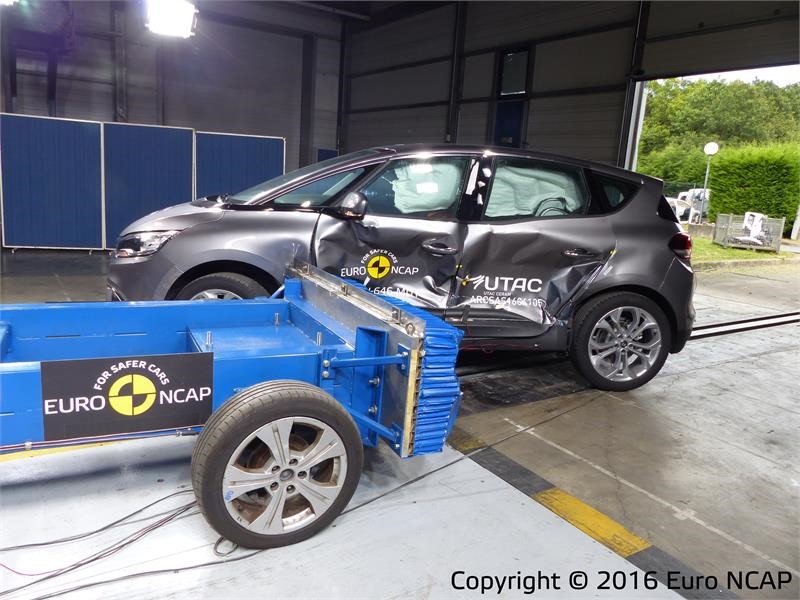 Crash test Renault Scenic