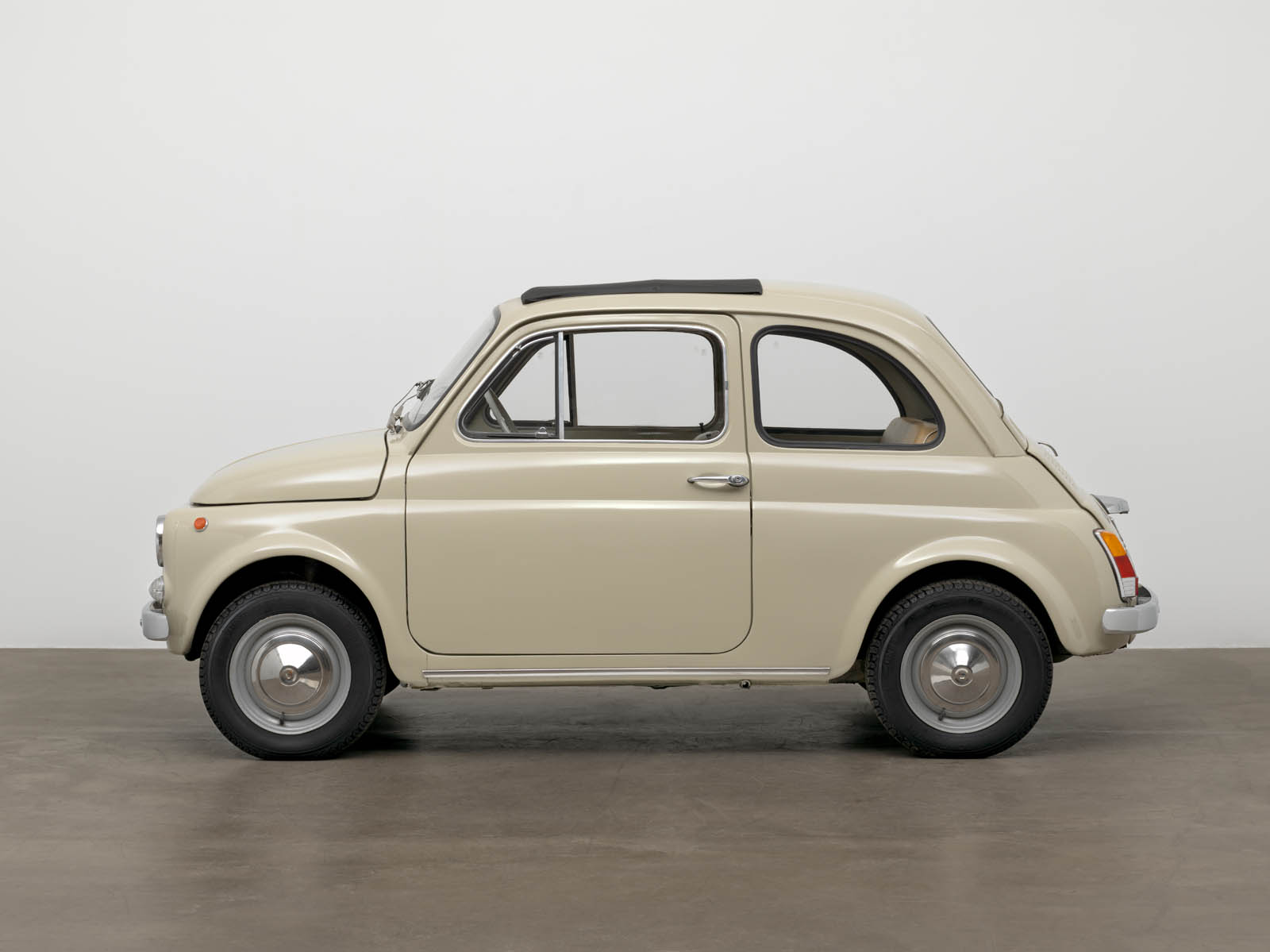 Fiat 500 z kolekcji Muzeum Sztuki Nowoczesnej w Nowym Jorku
