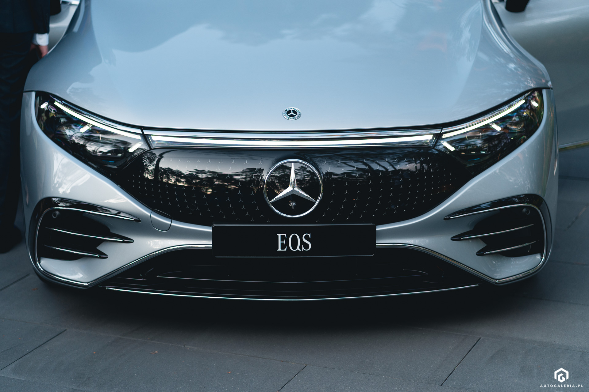 Mercedes EQS front stars