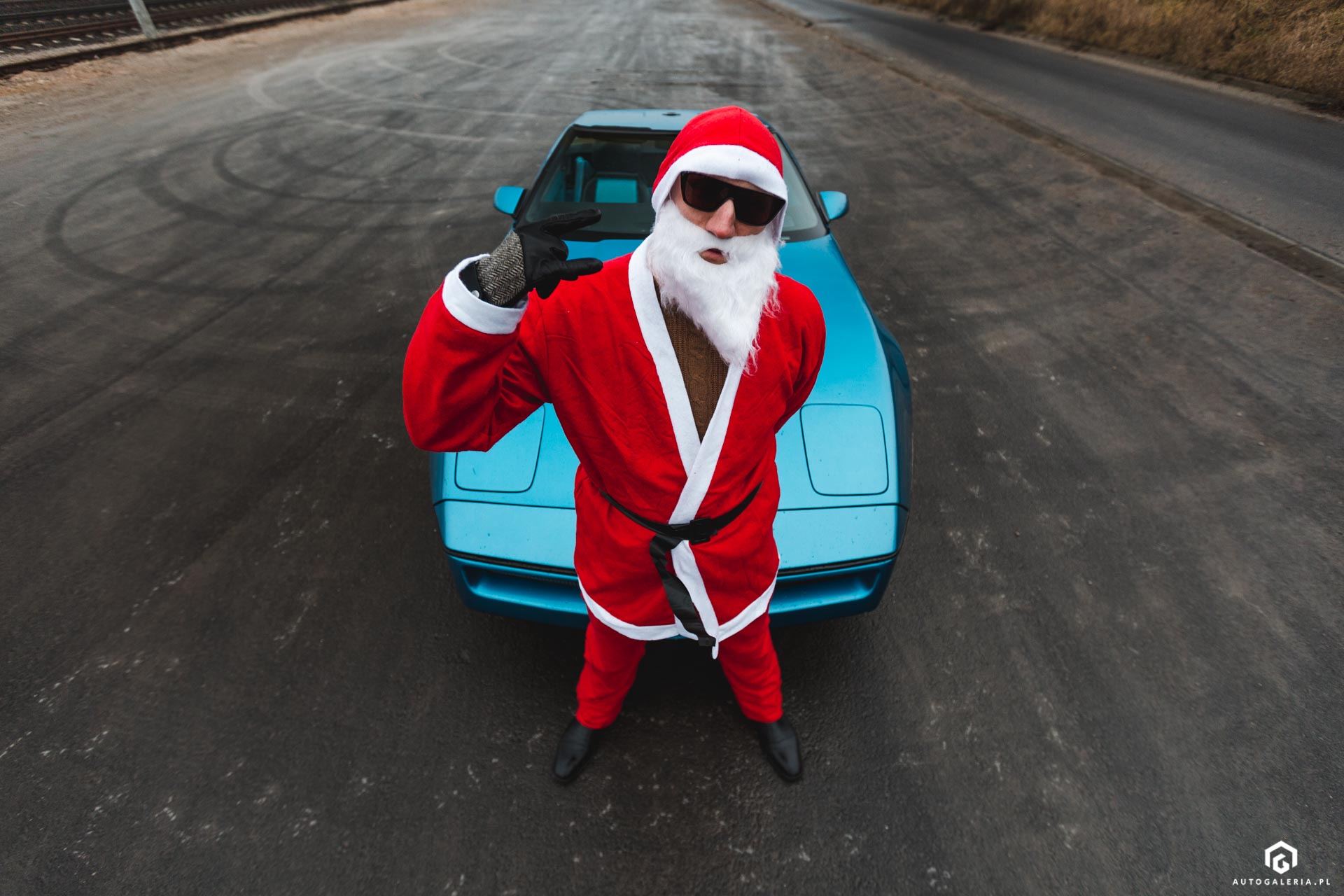 Święty Mikołaj Chevrolet Corvette
