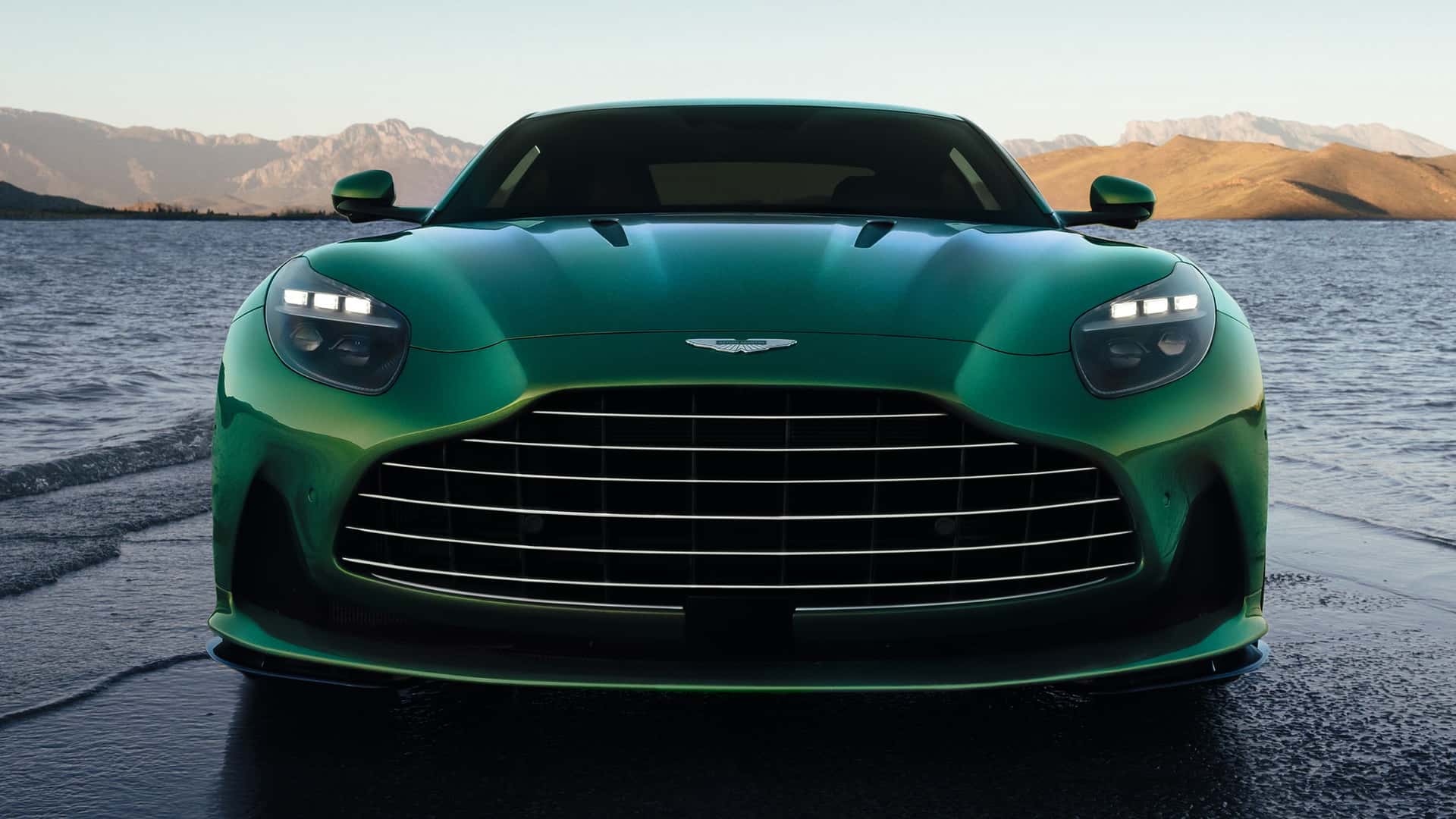 Aston Martin DB12 lug-in hybrid