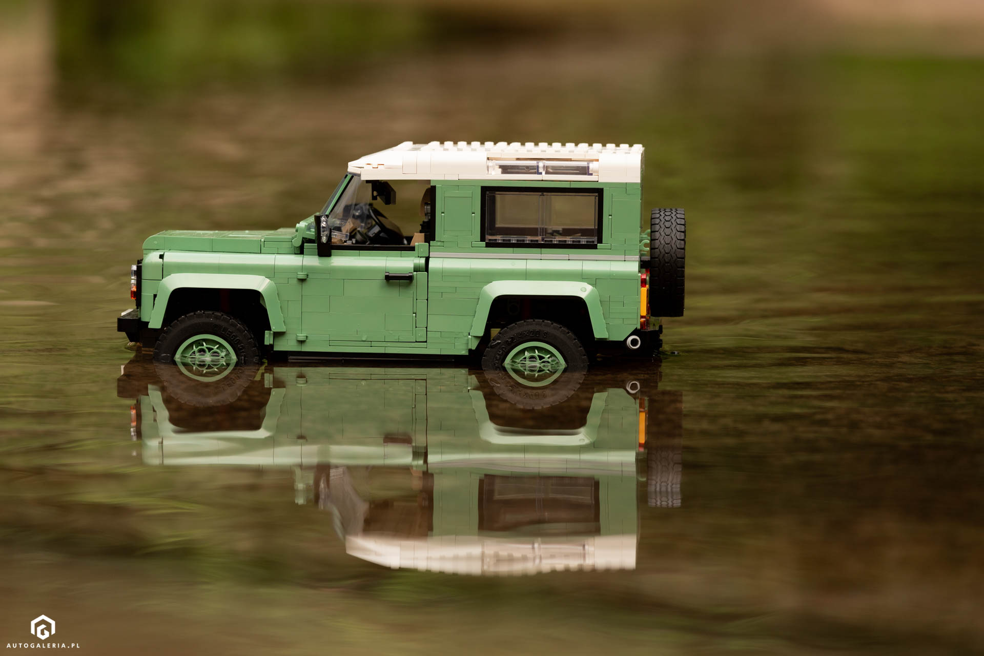 Land Rover Defender LEGO 10317