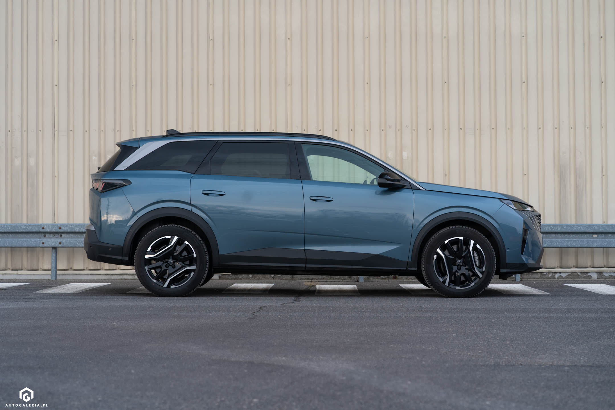 Peugeot E-5008 73 kWh TEST