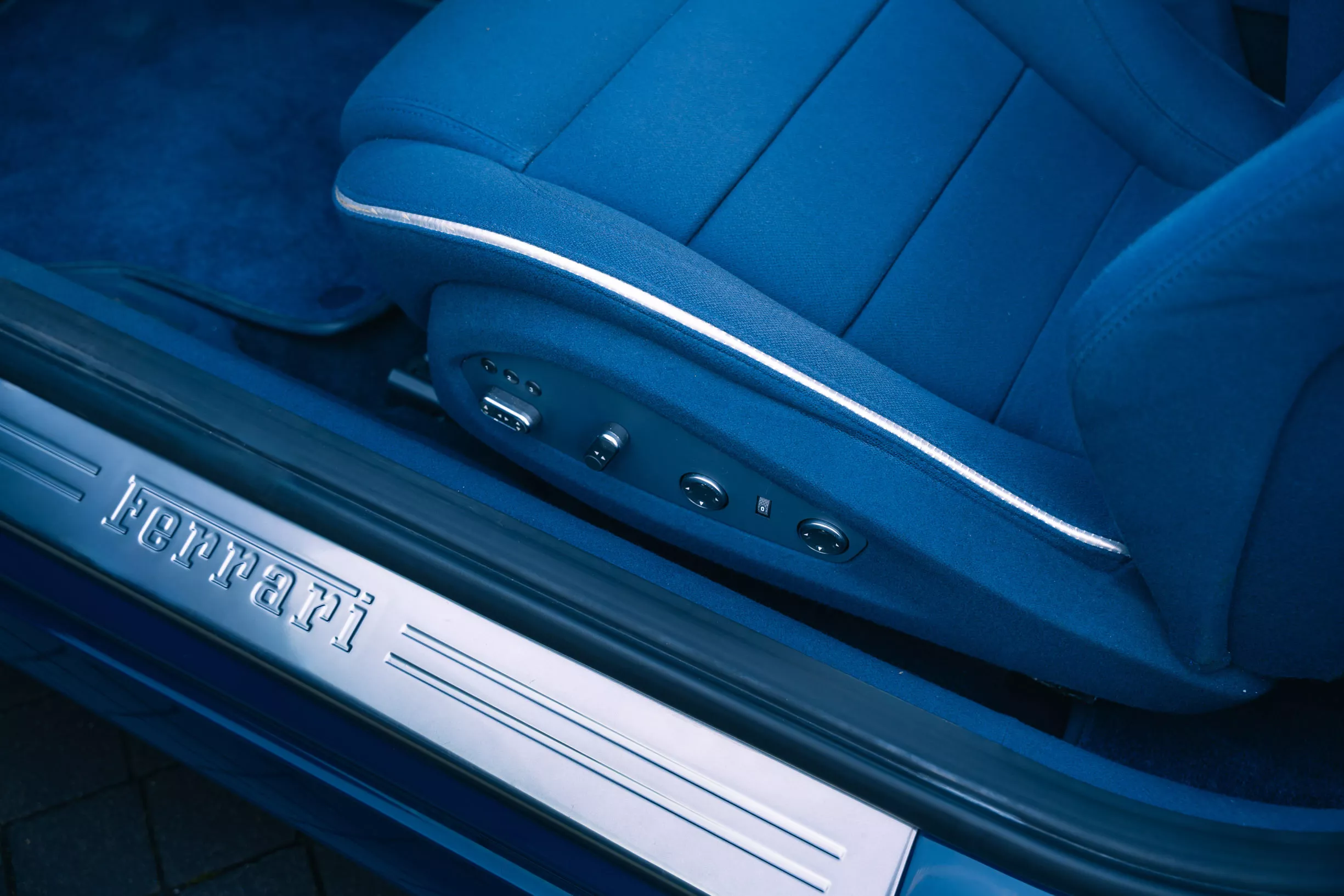 Ferrari FF materiałowa tapicerka