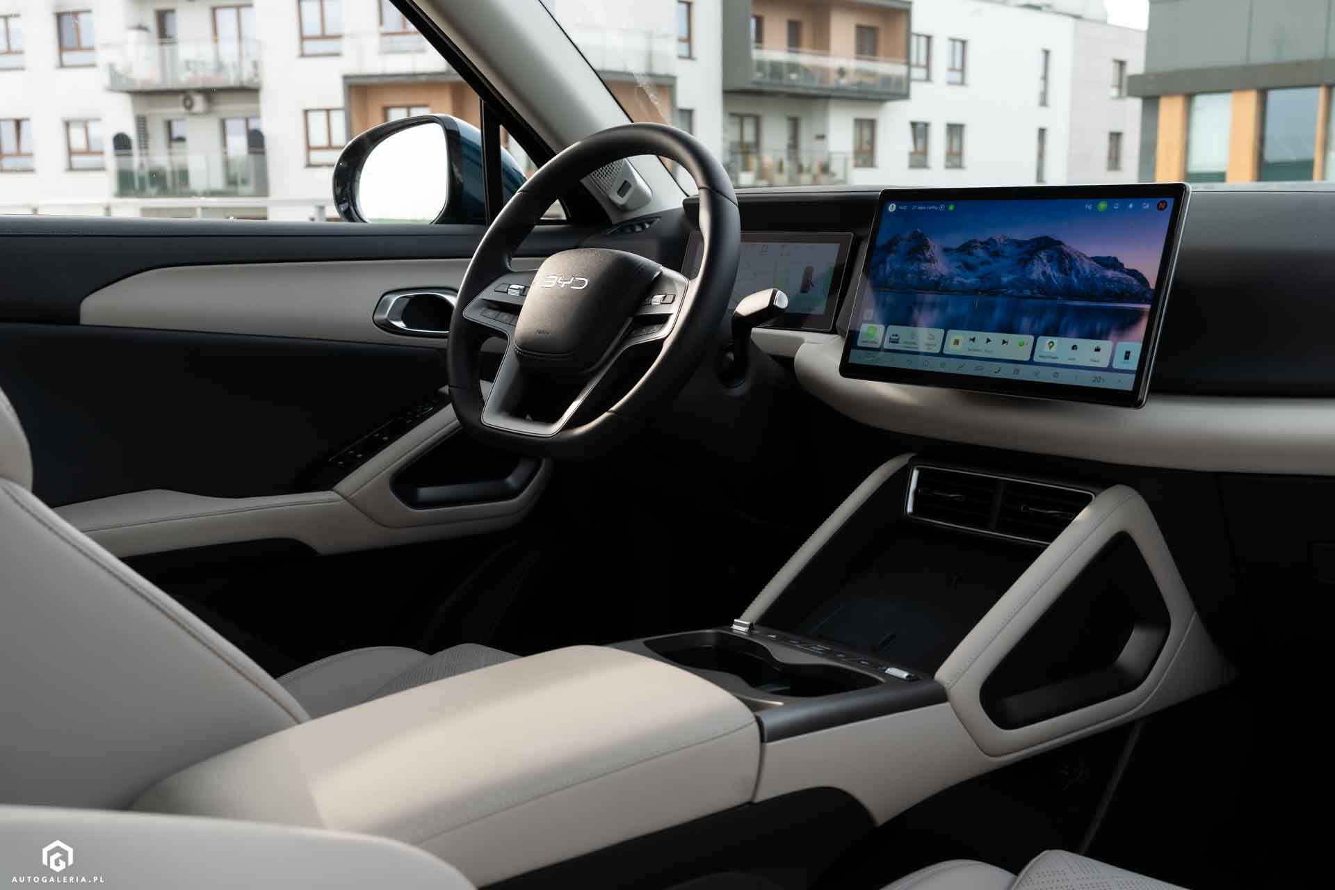 BYD Atto 2 DM-i 2026 wnętrze