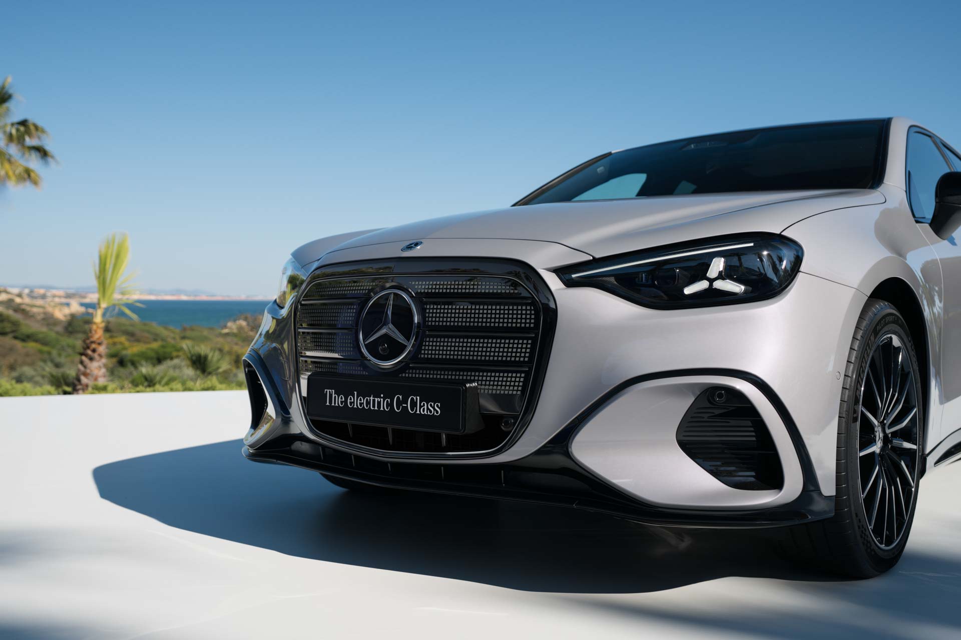 Mercedes Klasy C EQ grill
