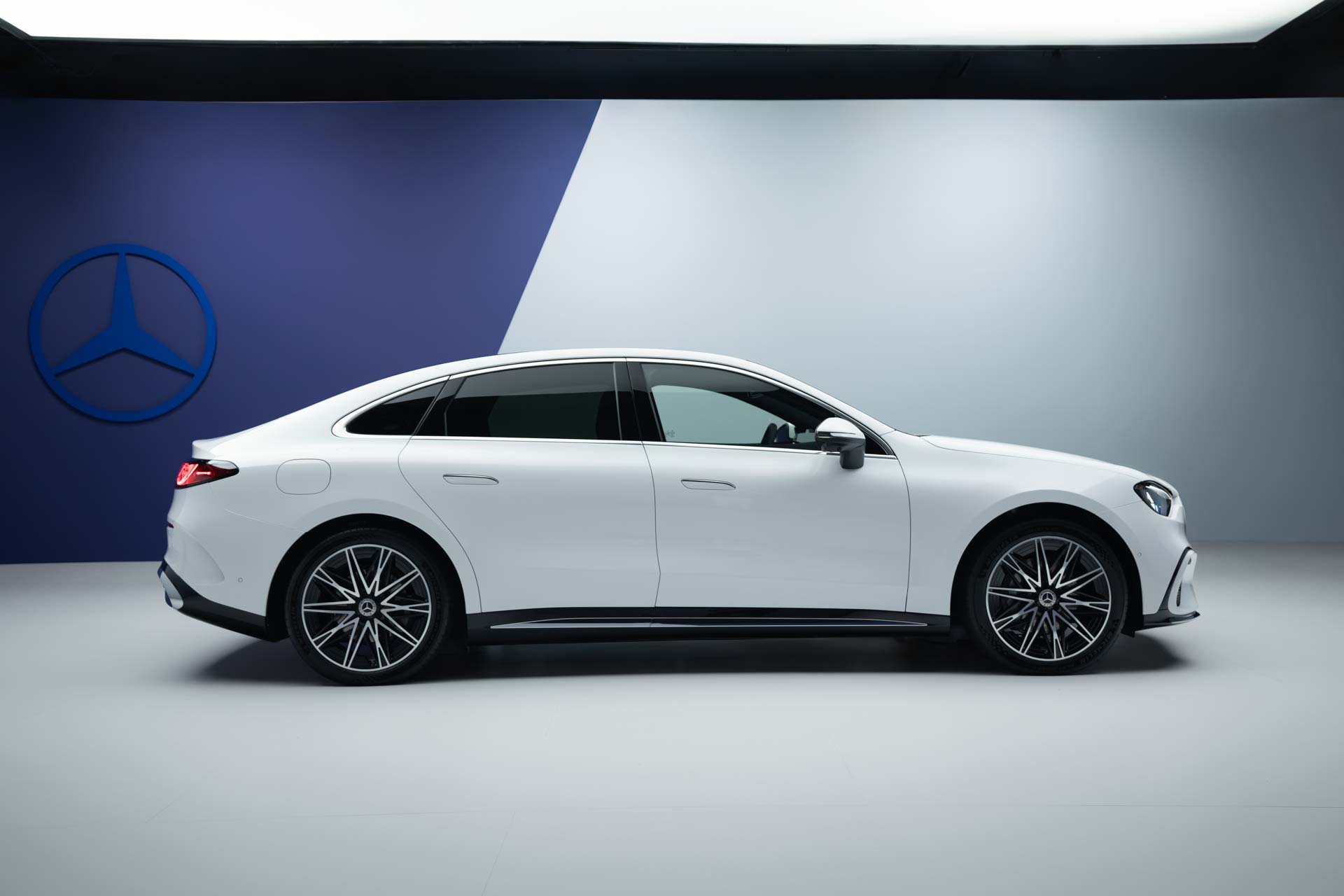 Mercedes Klasy C EQ profile