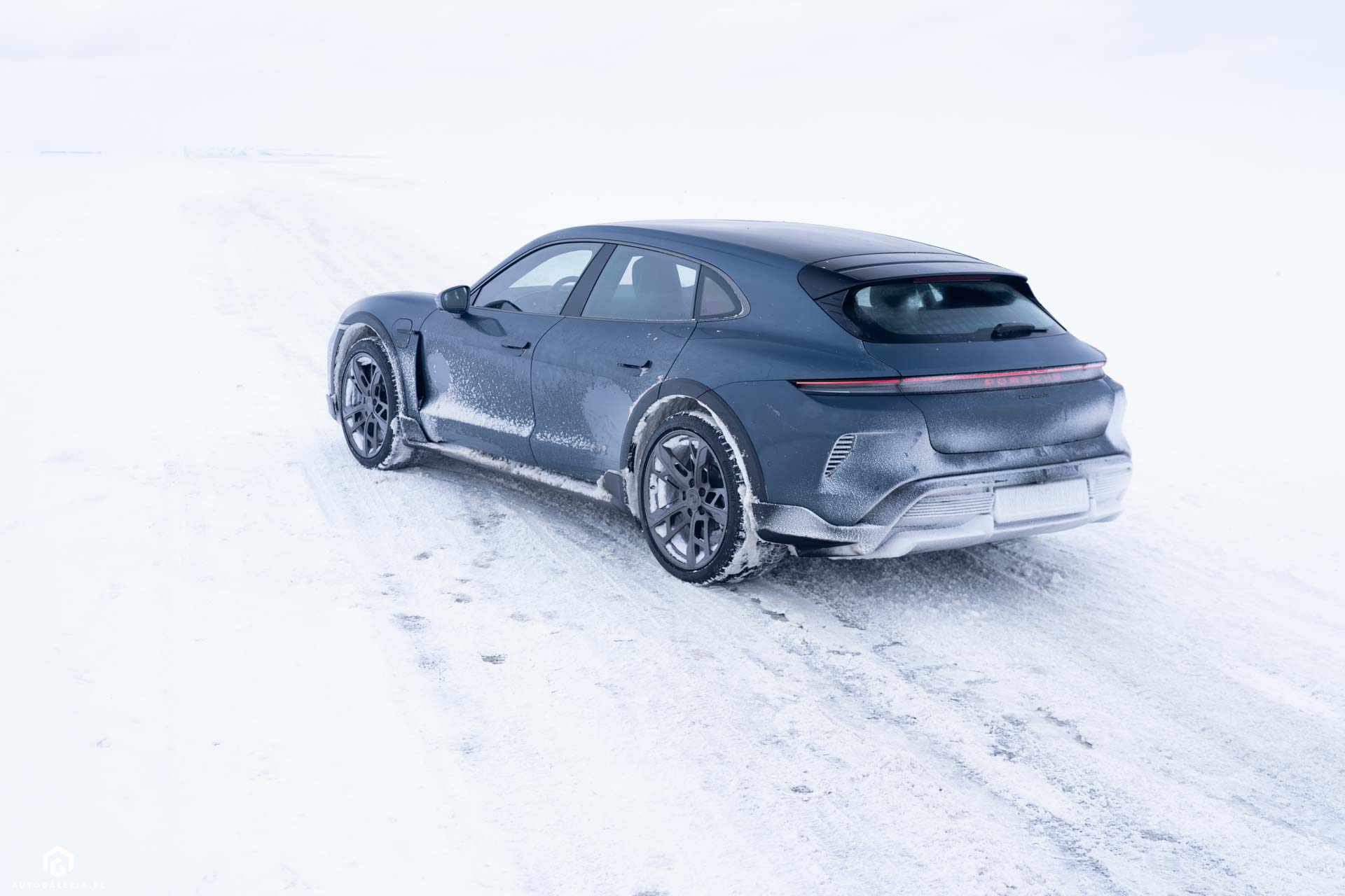 Porsche Taycan Turbo S Cross Turismo
