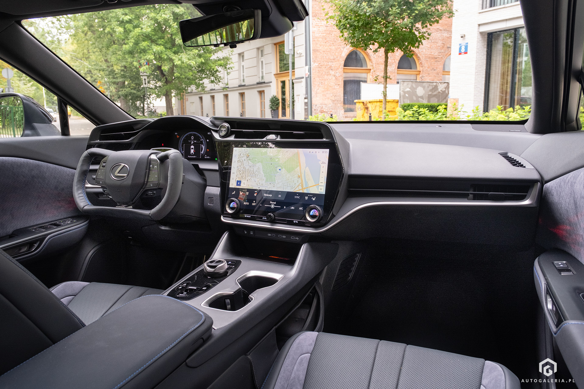 Lexus RZ550e