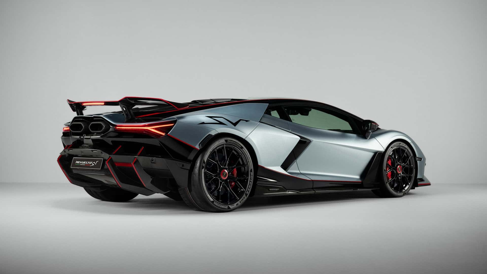 Lamborghini Revuelto SV