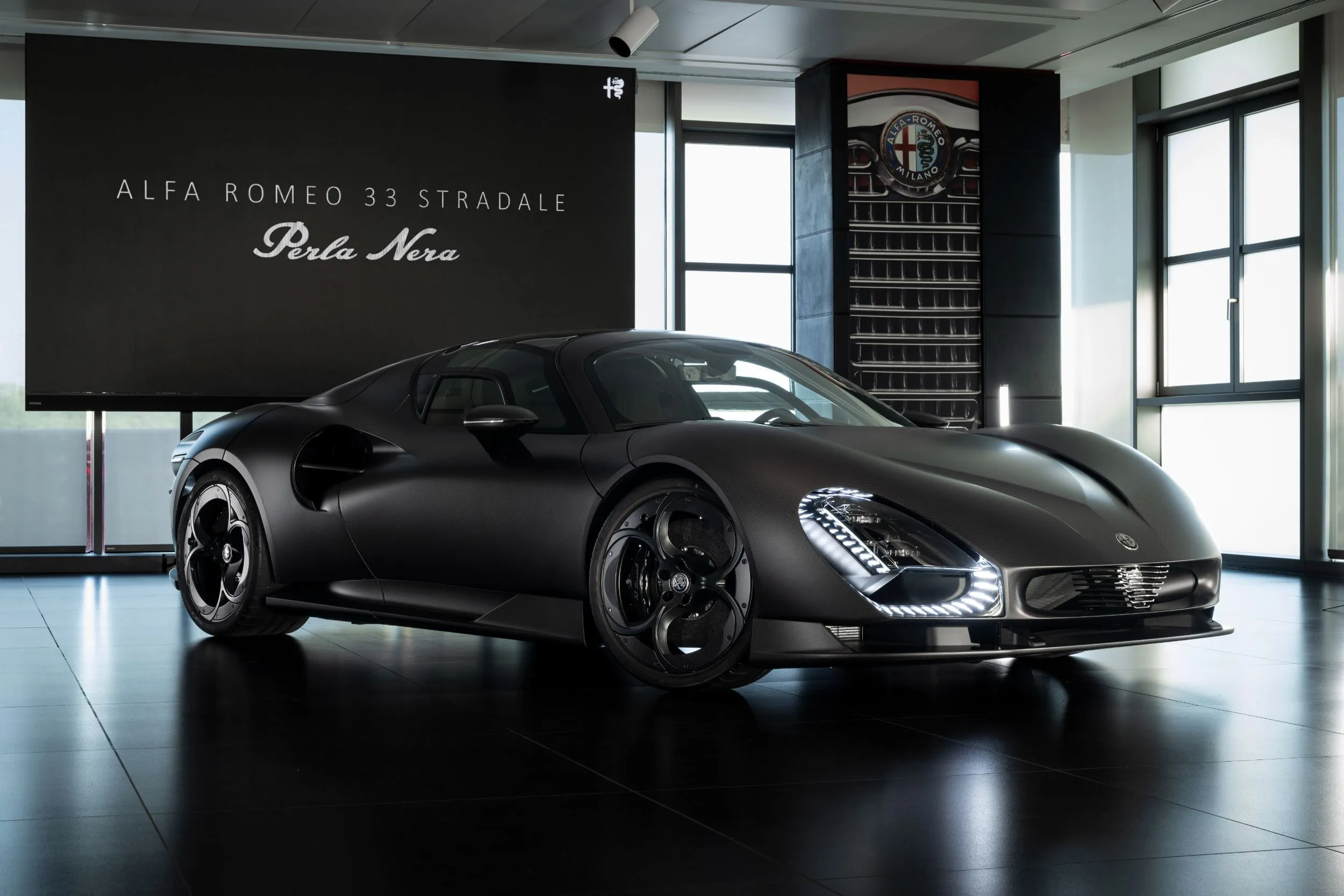 Alfa Romeo 33 Stradale Perla Nera