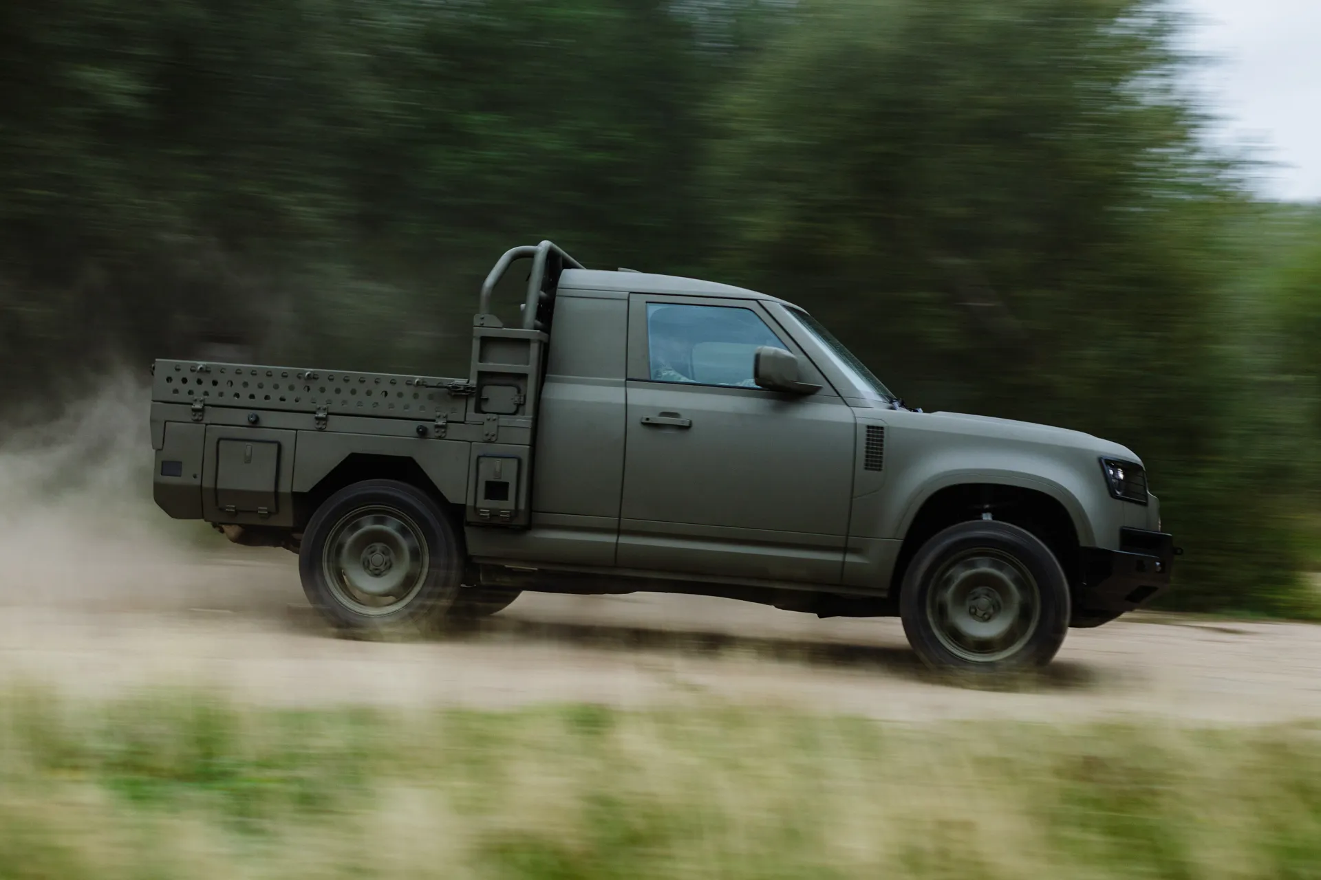 Land Rover Defender Wolf