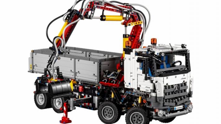 LEGO Technic Mercedes-Benz Arocs