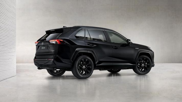 Toyota RAV4 debiutuje w wersji Black Edition, gdyż czerni nigdy zbyt