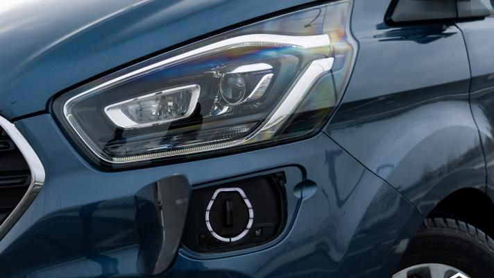 ford transit custom phev cena