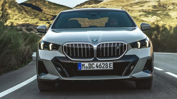 BMW Serii 5 2024 G60. Czas iść ramię w ramię z "siódemką"