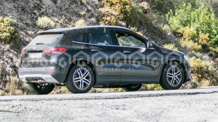 Mercedes GLA 2025. Niemcy testują już nową platformę dla kompaktowego