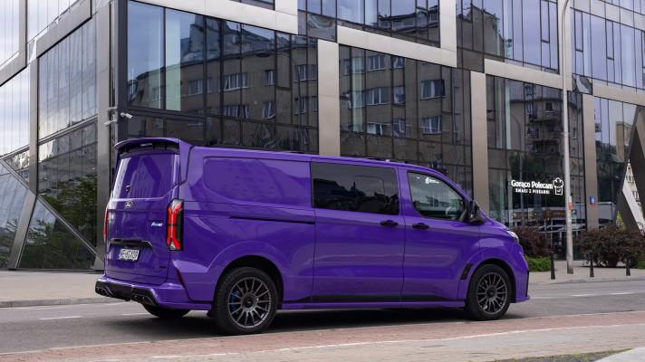 Msrt Transit Colour Ford Transit MS-RT przykuwa uwagę wszystkich w mieście. Zwłaszcza jak ...