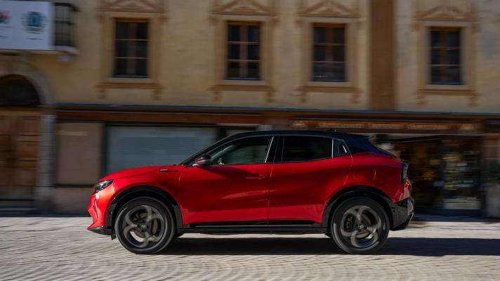 Alfa Romeo sprzedaż 2025